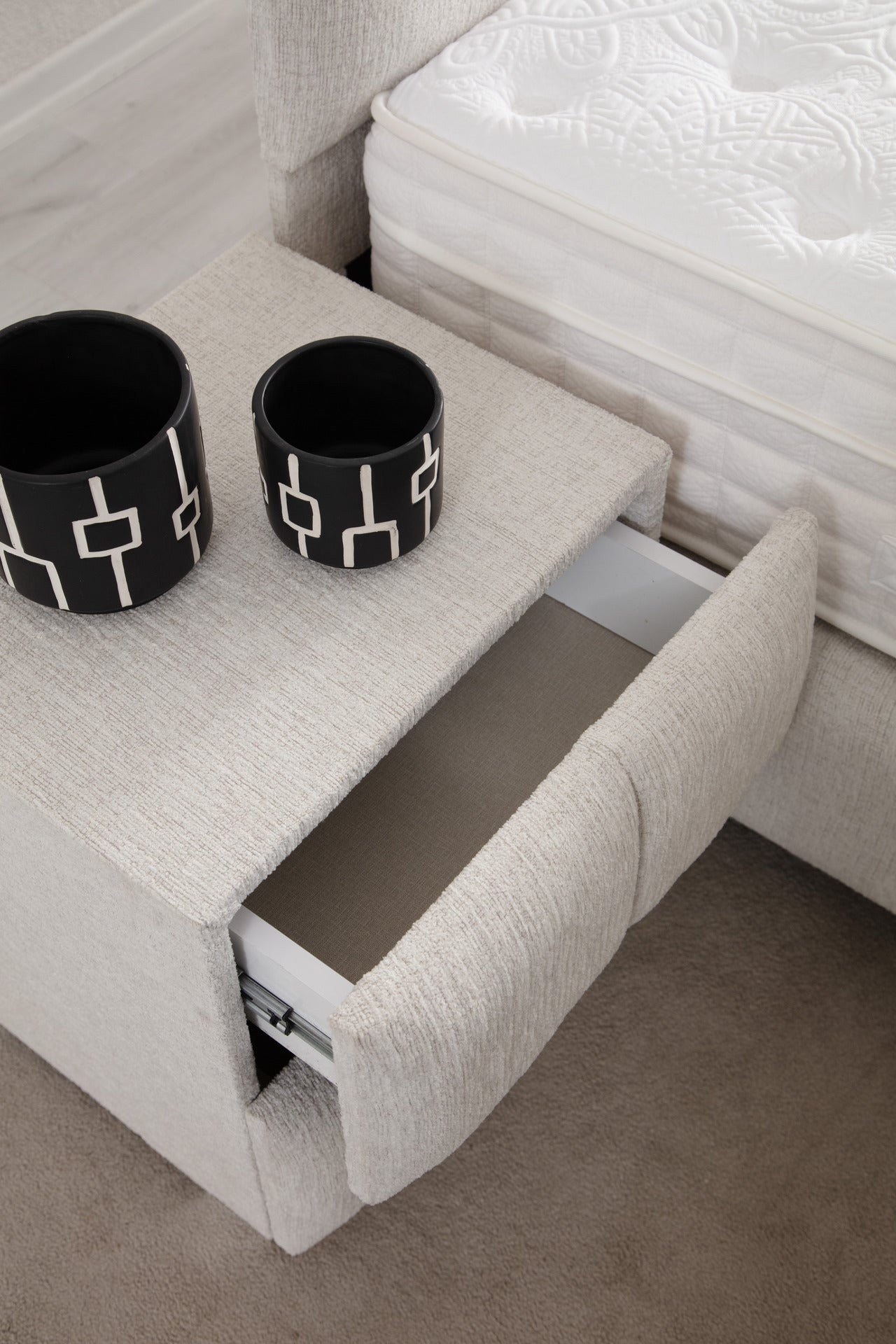 Легло с повдигащ механизъм Helen