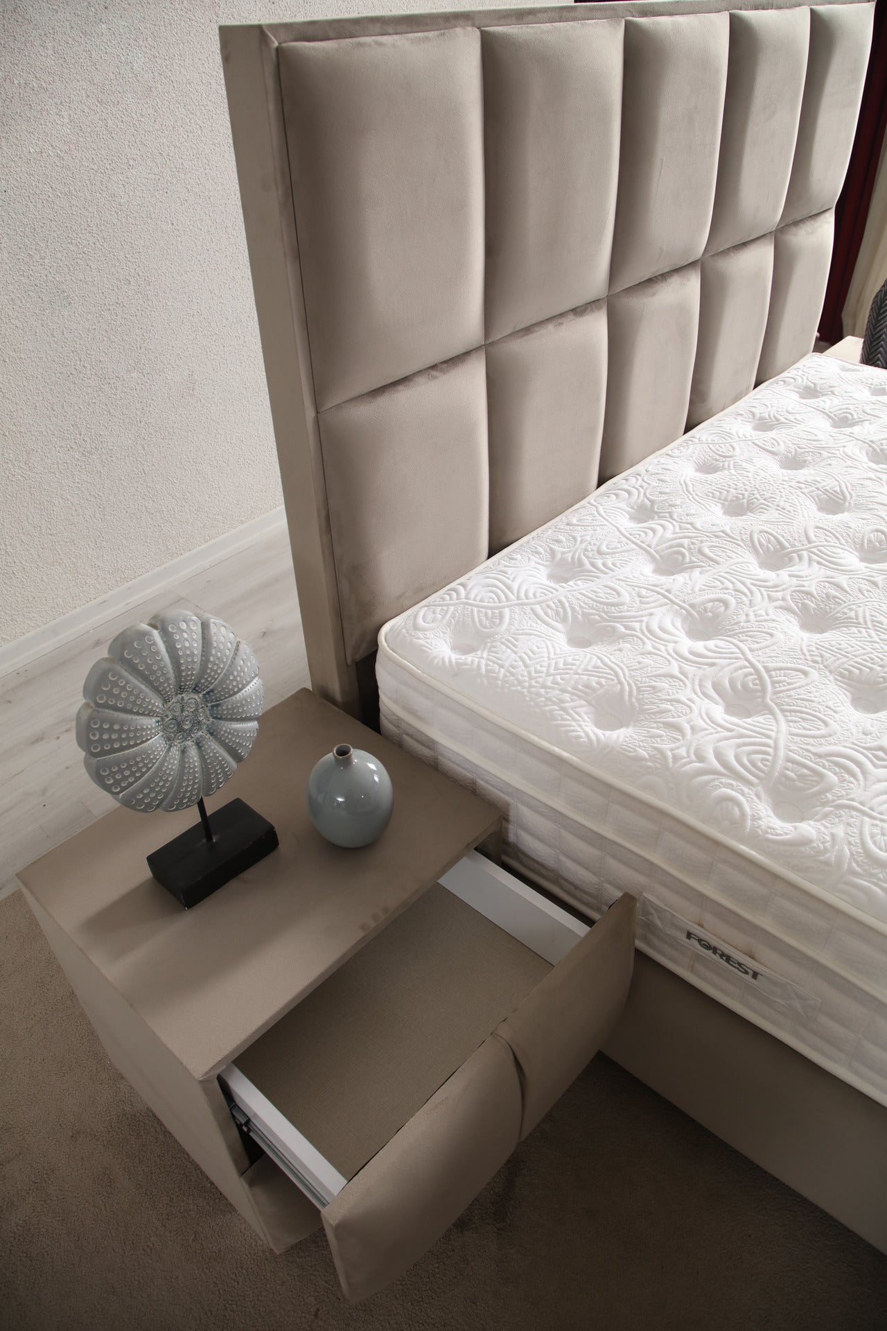 Легло с повдигащ механизъм Lovita