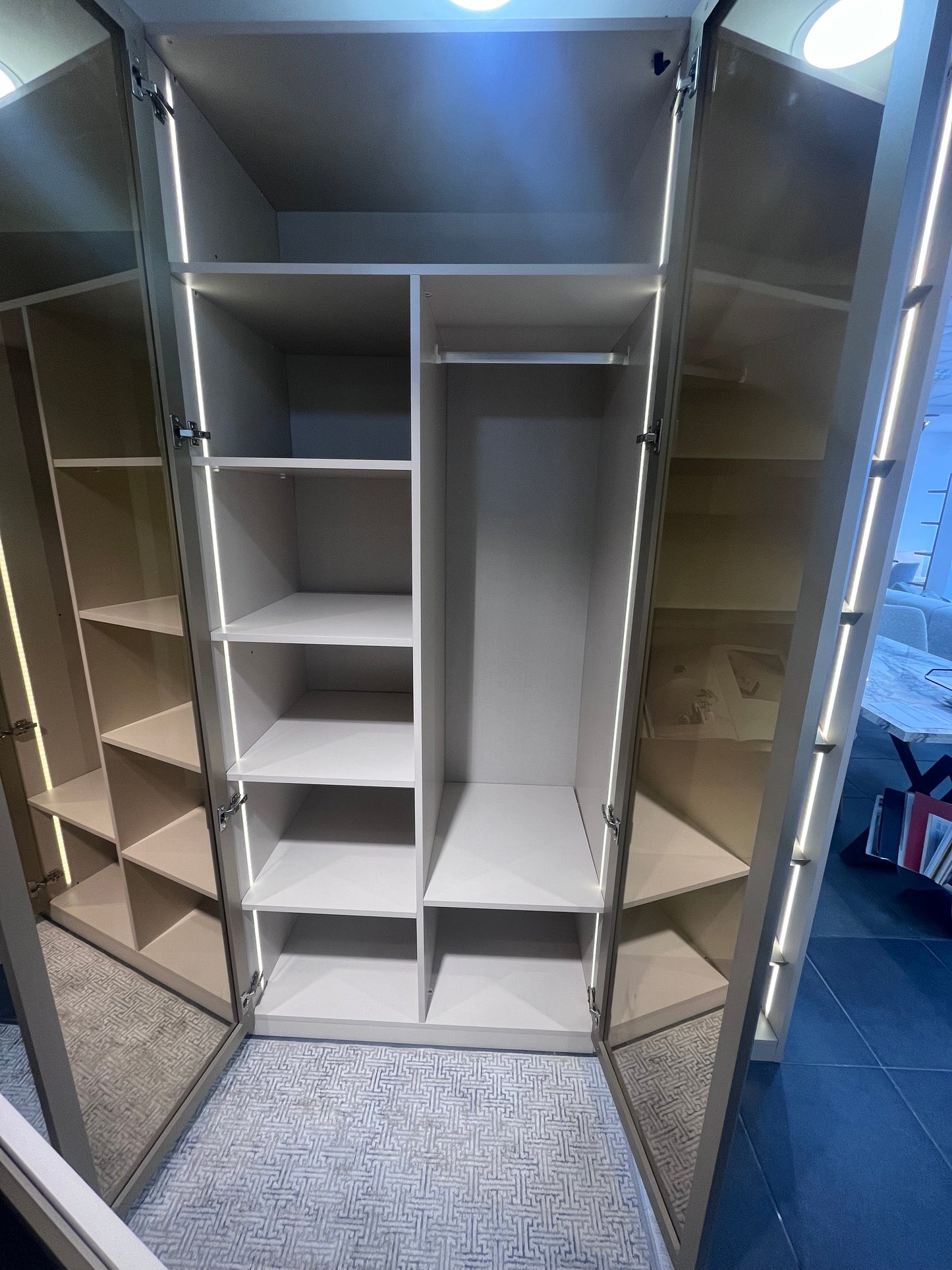 Модулен гардероб 100см с рафтове и закачалка