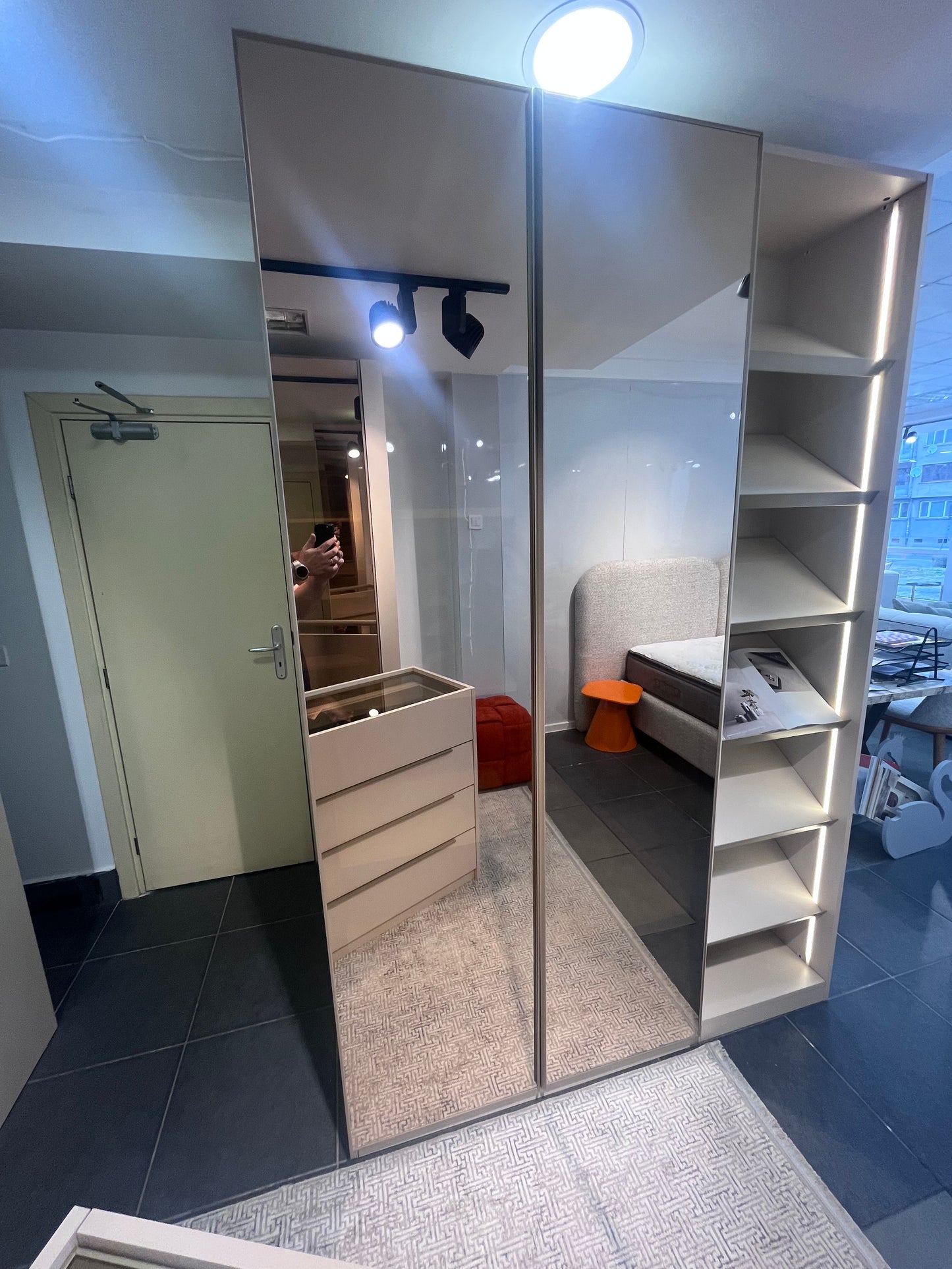 Модулен гардероб 100см с рафтове и закачалка