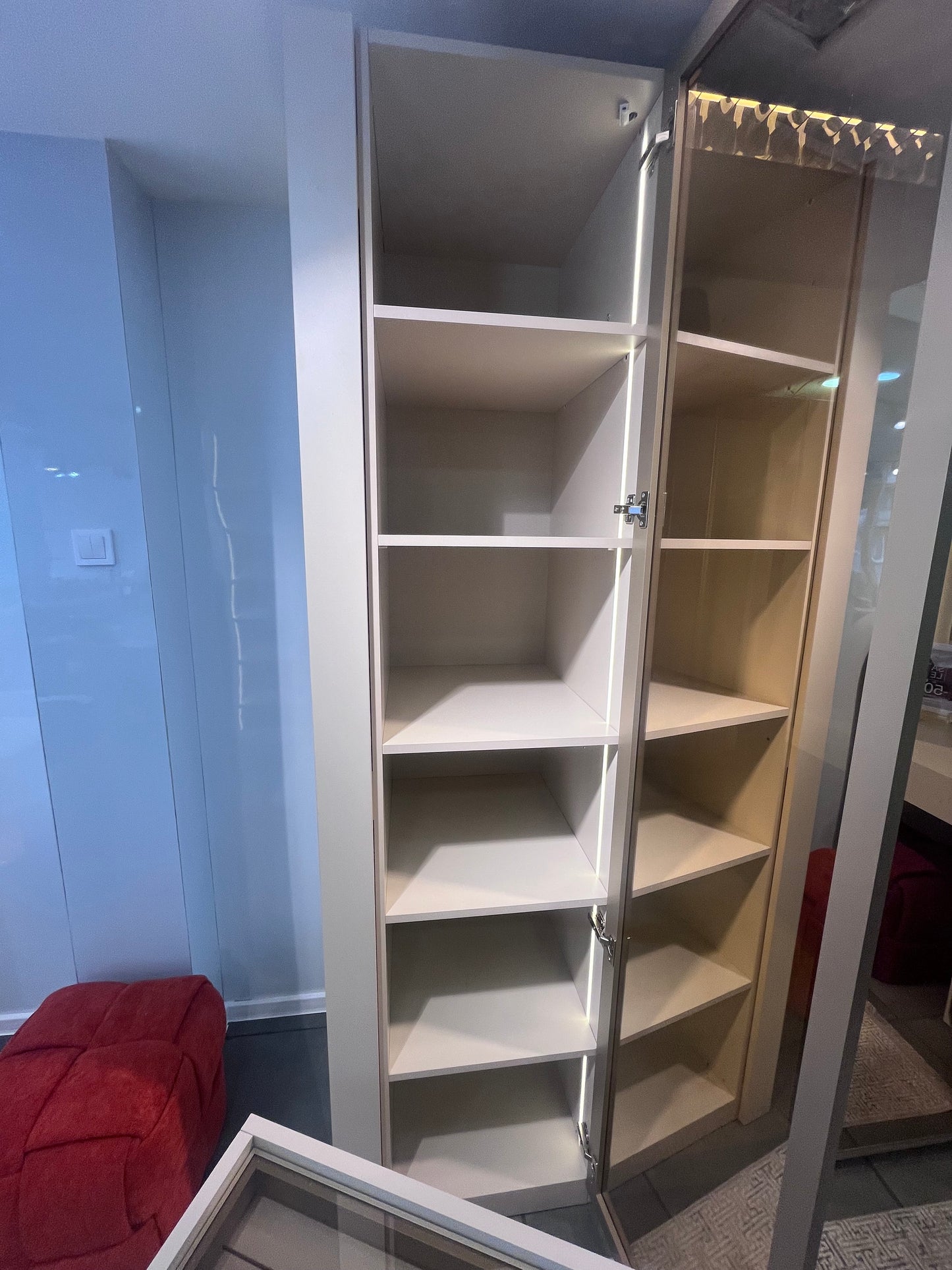 Модулен гардероб с LED осветление и датчик – 50 см