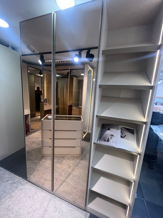 Модулен гардероб с огледална врата, LED осветление и закачалка – 50 см