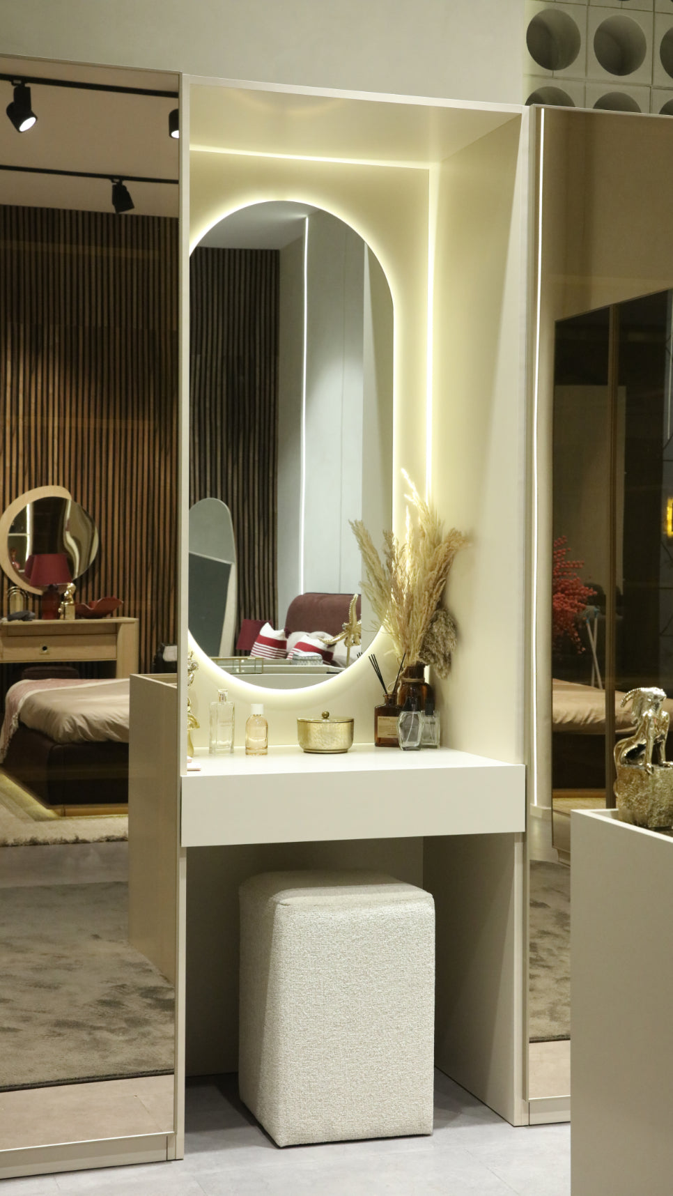 Тоалетка с LED осветление и огледало – 80см.