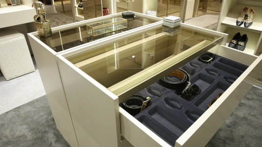 Островен модул с LED осветление и органайзери за бижута